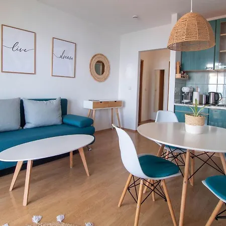 Sunny Apartment *
