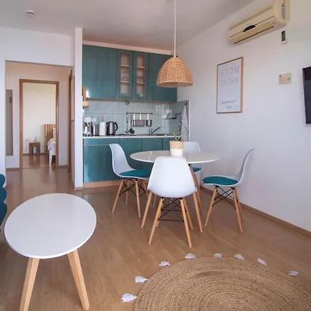 Sunny Apartment *