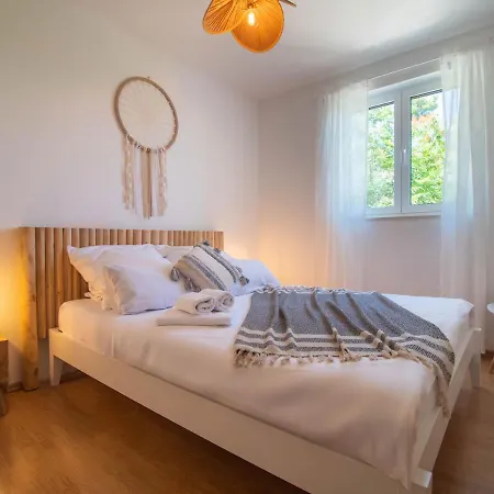 Sunny Apartment Stomorska